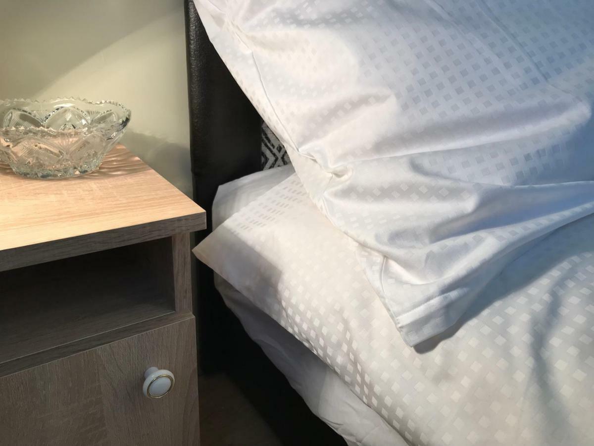 Ella Apartman Debrecen Esterno foto