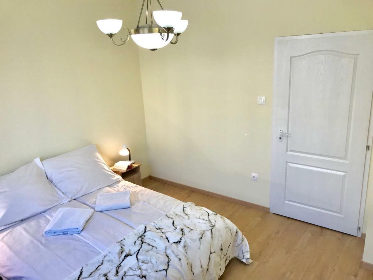Ella Apartman Debrecen Esterno foto