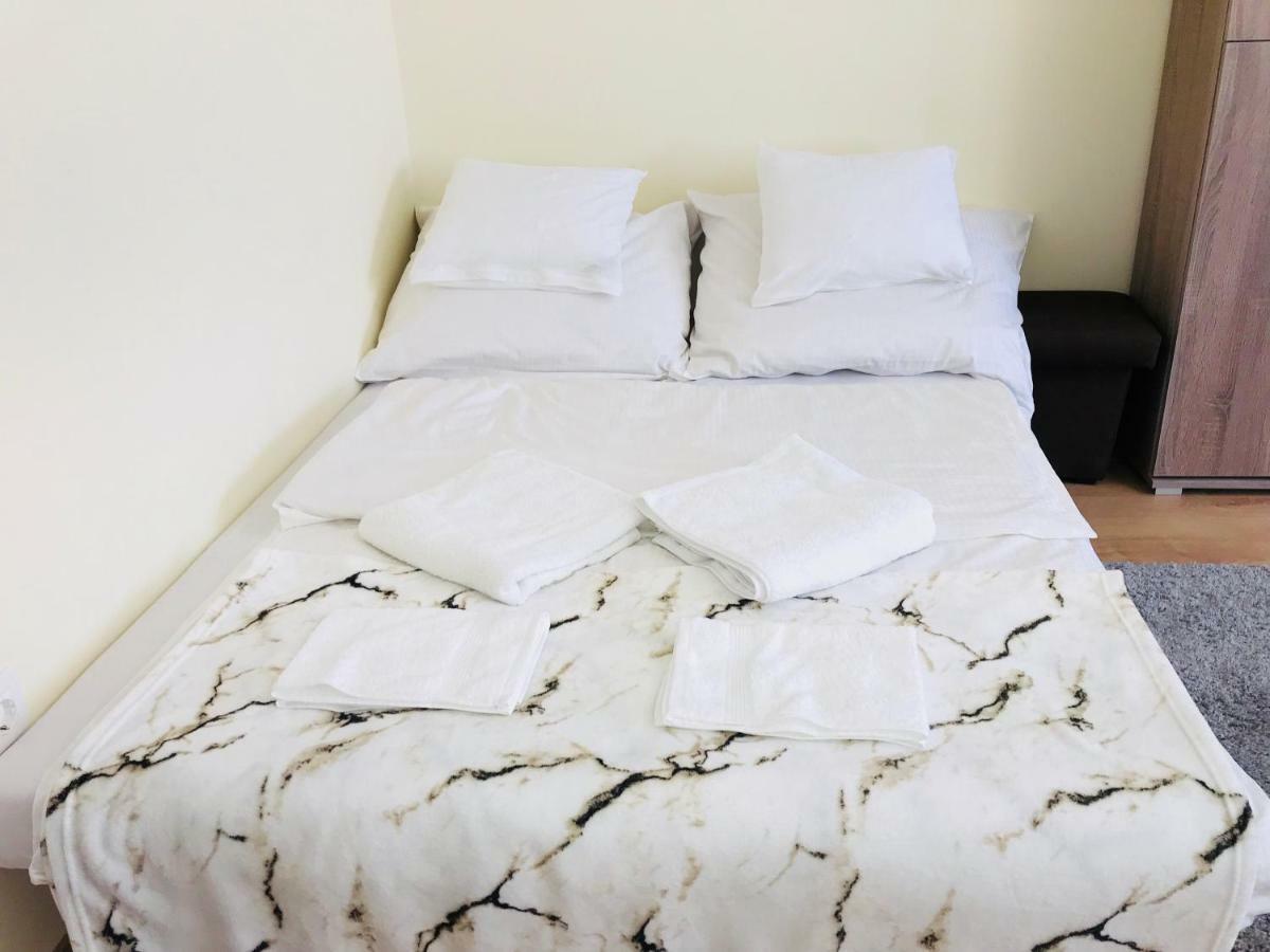 Ella Apartman Debrecen Esterno foto