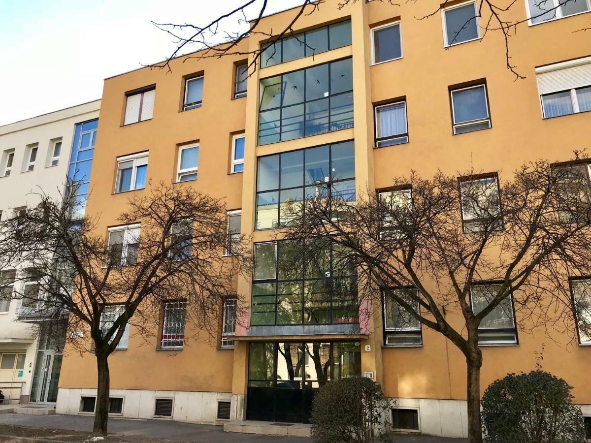 Ella Apartman Debrecen Esterno foto