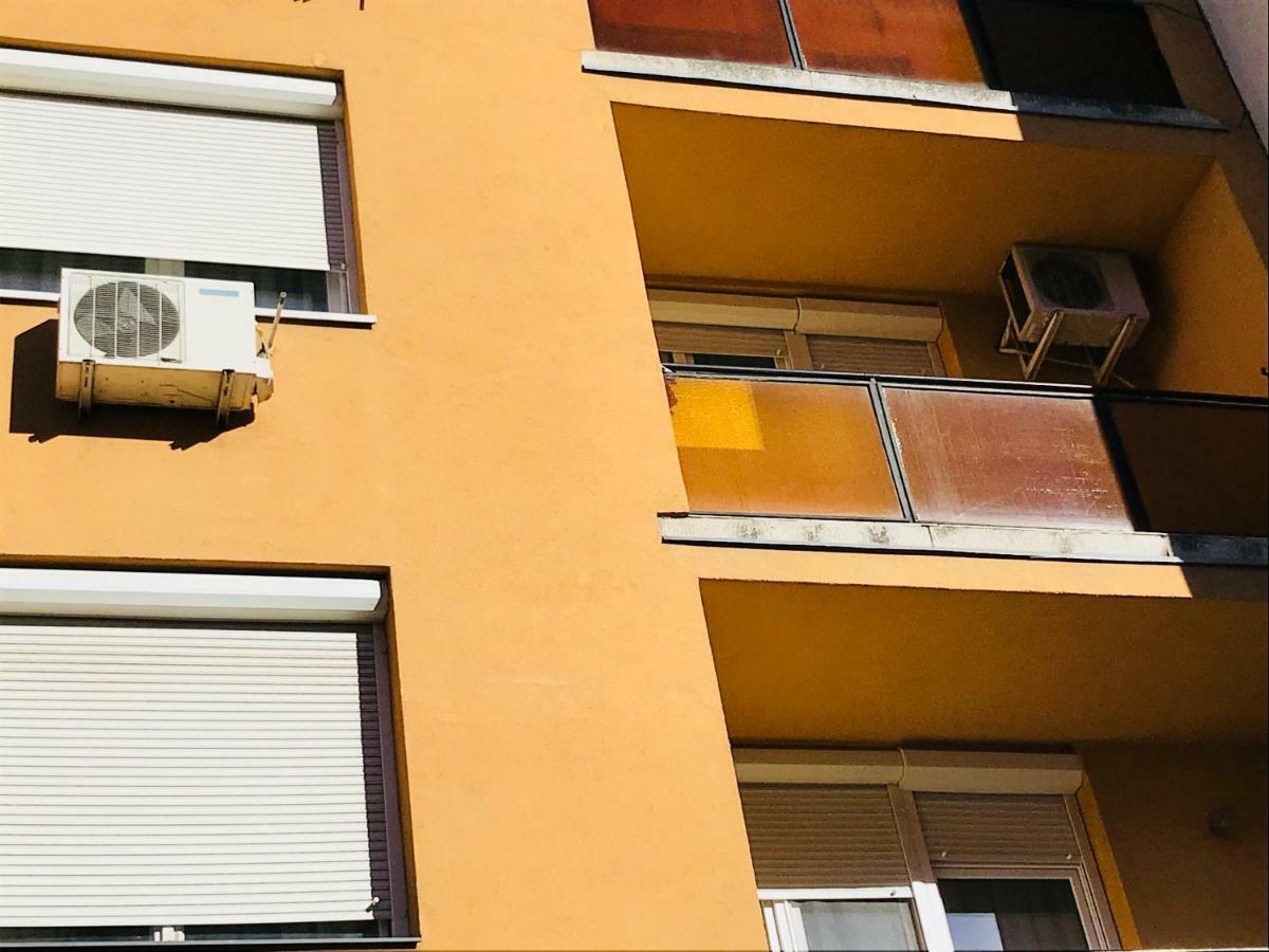 Ella Apartman Debrecen Esterno foto