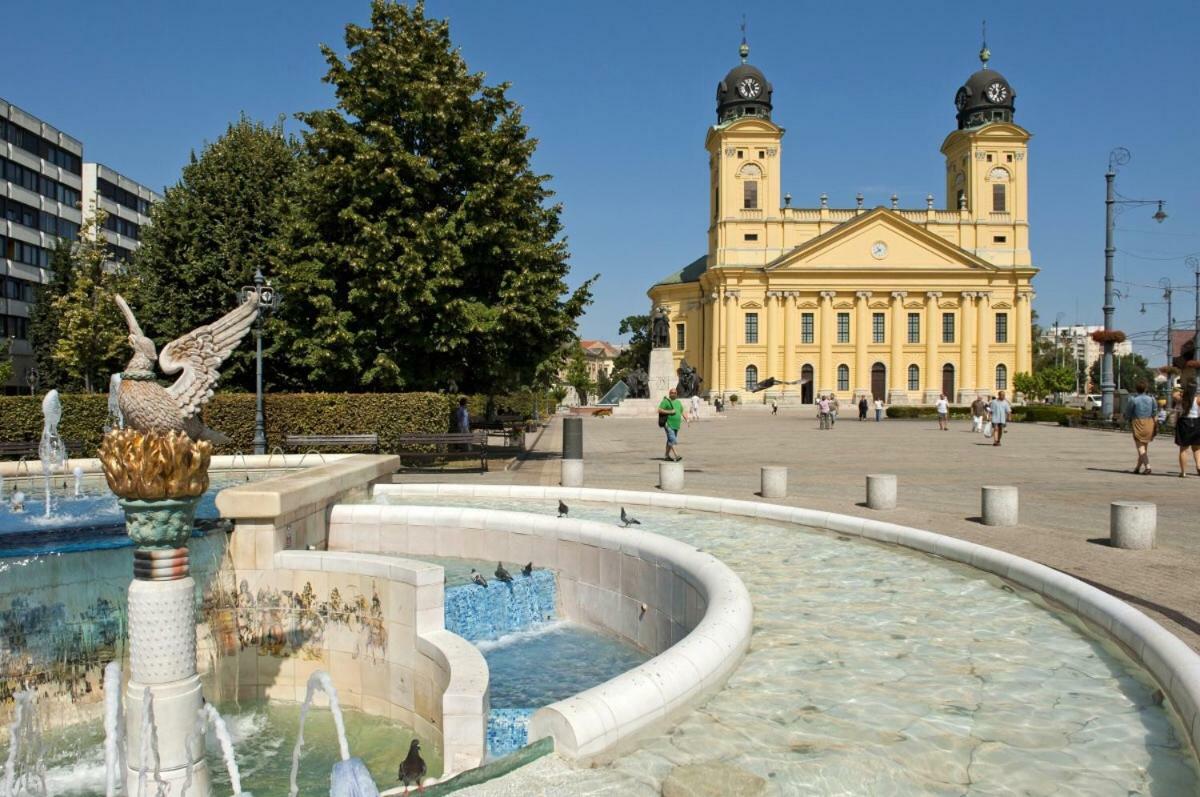 Ella Apartman Debrecen Esterno foto