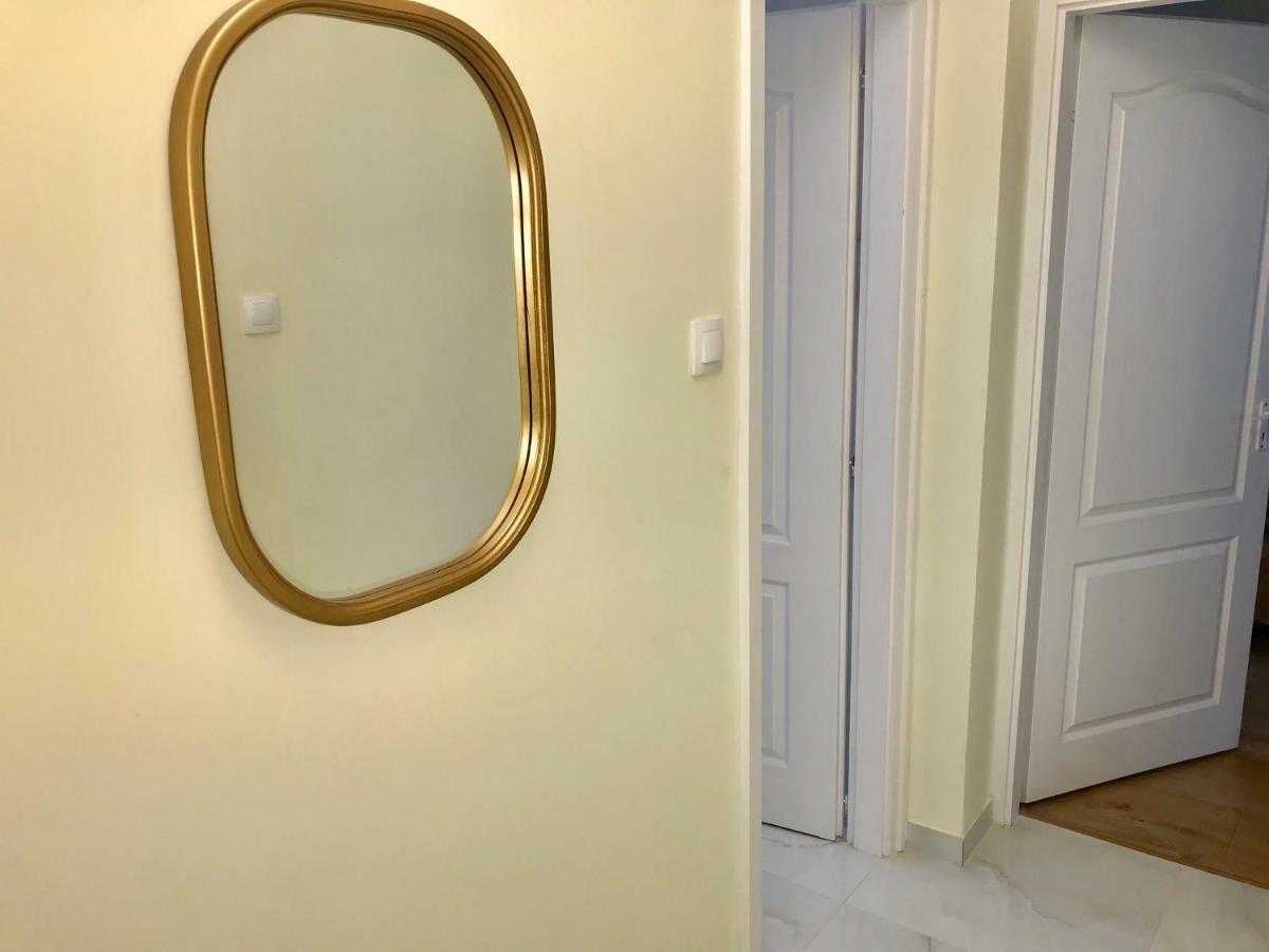 Ella Apartman Debrecen Esterno foto