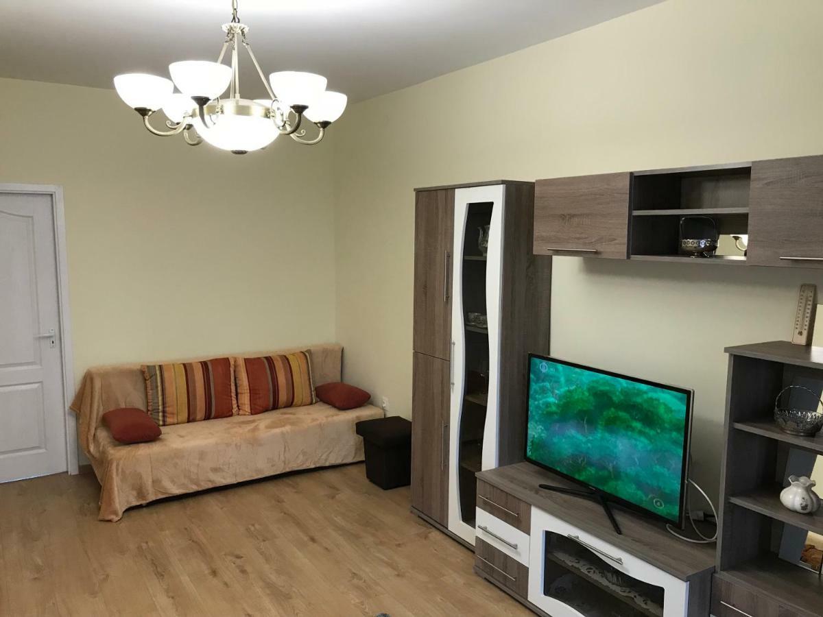 Ella Apartman Debrecen Esterno foto