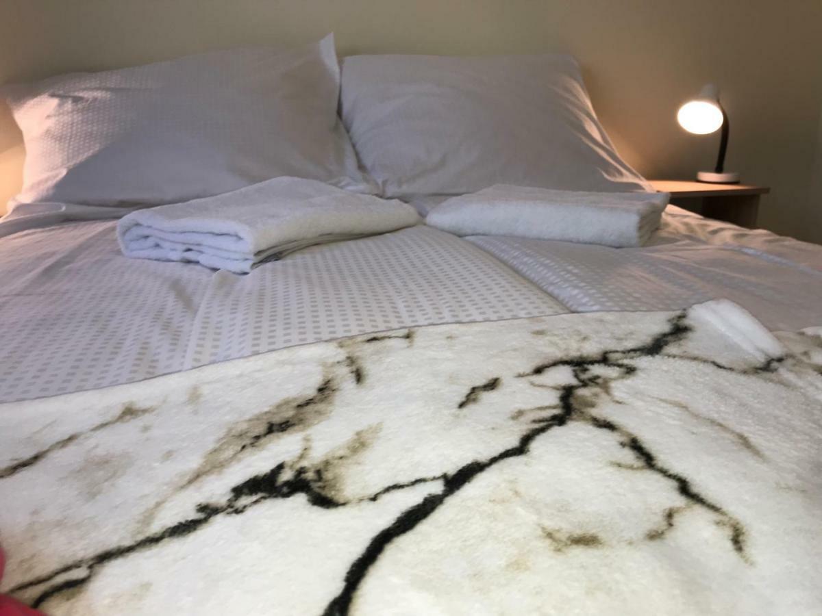 Ella Apartman Debrecen Esterno foto